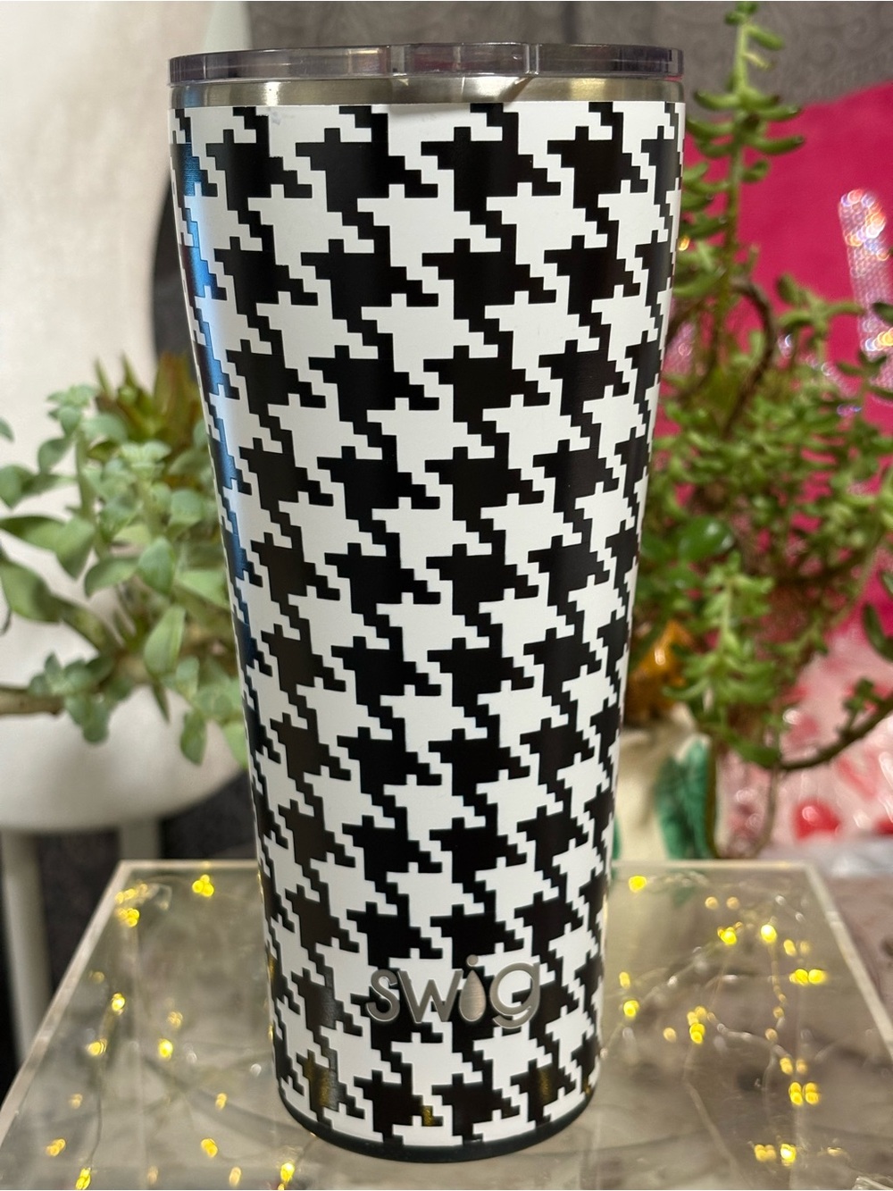 Swig Life Houndstooth Tumbler 32oz - Picture 4 of 17